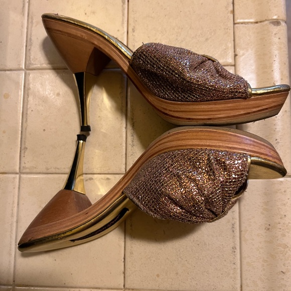 Betsey Johnson Polly rose gold slides, worn a couple of times✨ - Picture 8 of 8